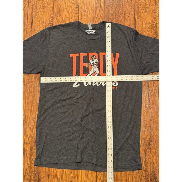 BreakingT Teddy Bridgewater Two Gloves 2021 T-Shirt - Unisex L - Picture 5 of 7